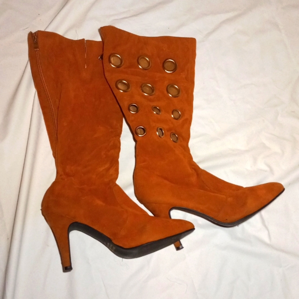 Color: Brownish swayed Size:8 ½